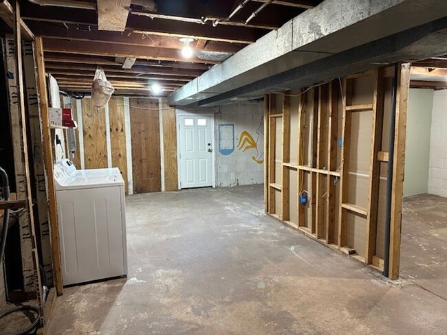 Building Photo - 9 W Highland Ave