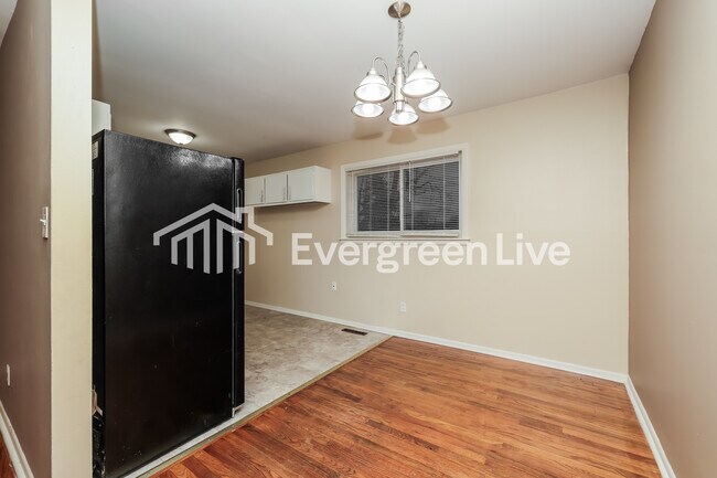 Building Photo - 5025 Ballard Dr