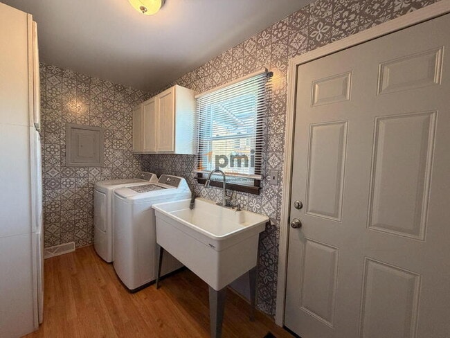 Building Photo - 9537 Arthur St