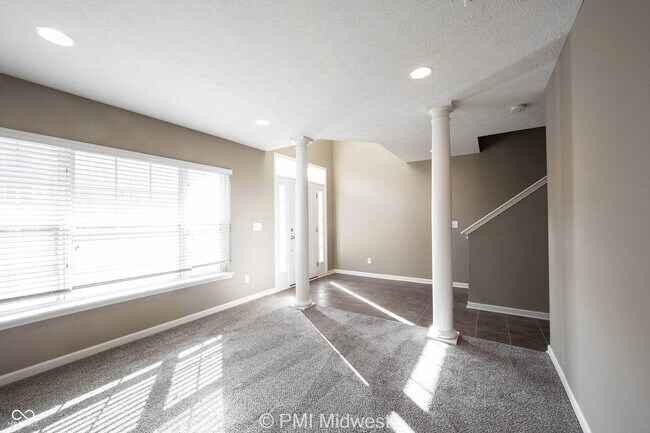 Building Photo - 1033 3rd Ave NW