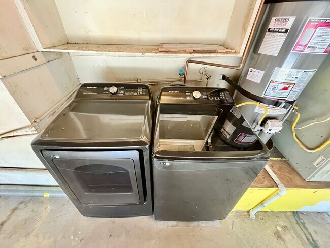 Building Photo - Updated 4B 2BA Home in Paradise Hills w/ S...
