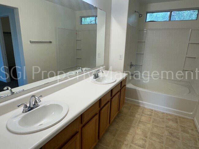 Building Photo - 4113 W Irwin Ave