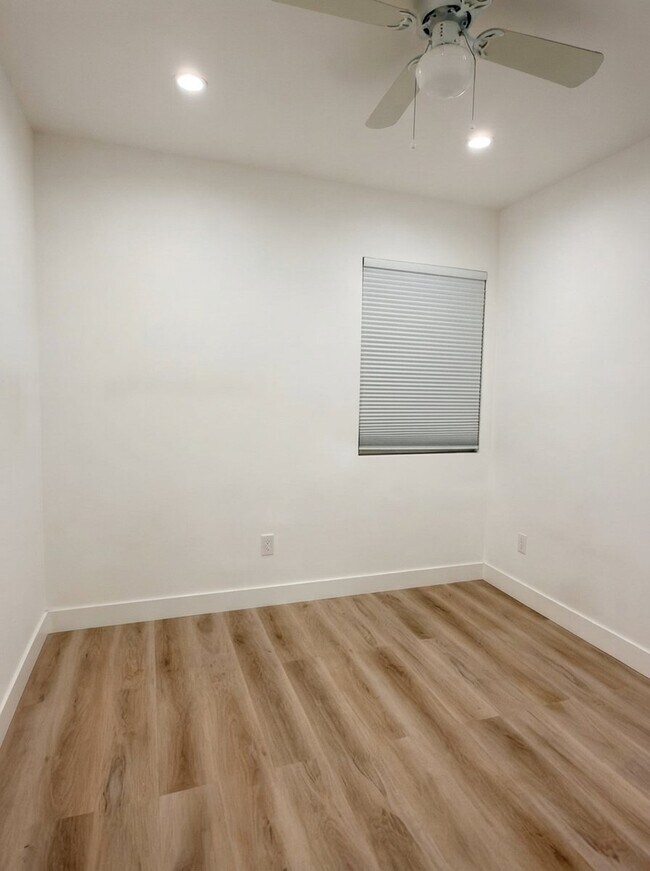 Building Photo - 6512 Osler St
