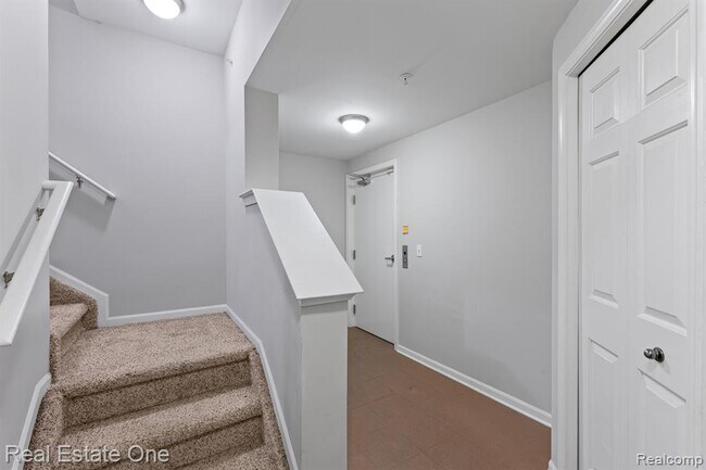 Building Photo - 3091 Camden Dr
