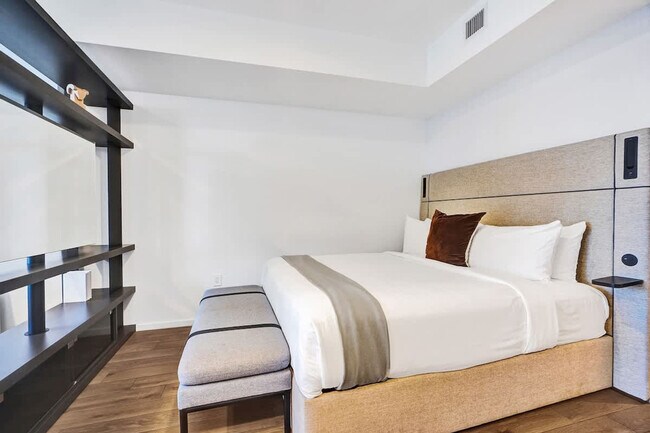 Building Photo - 398 NE 5th St