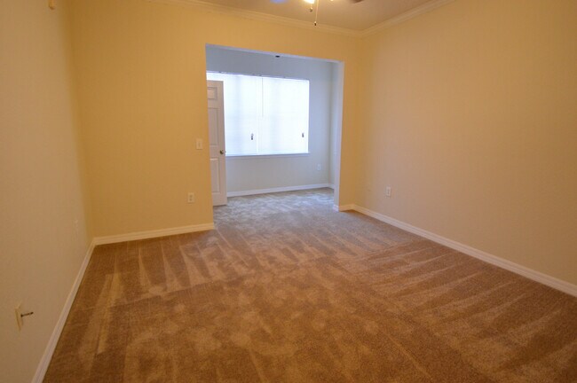Building Photo - TAMPA: 2 bed/ 2bath condo on 2nd floor in ...