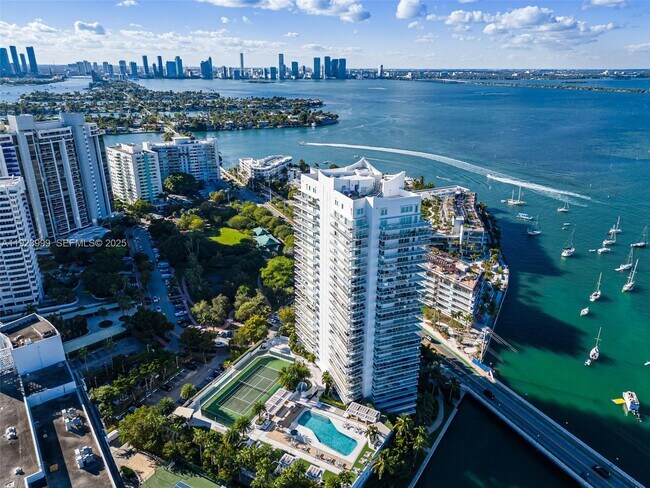 Building Photo - 10 Venetian Way