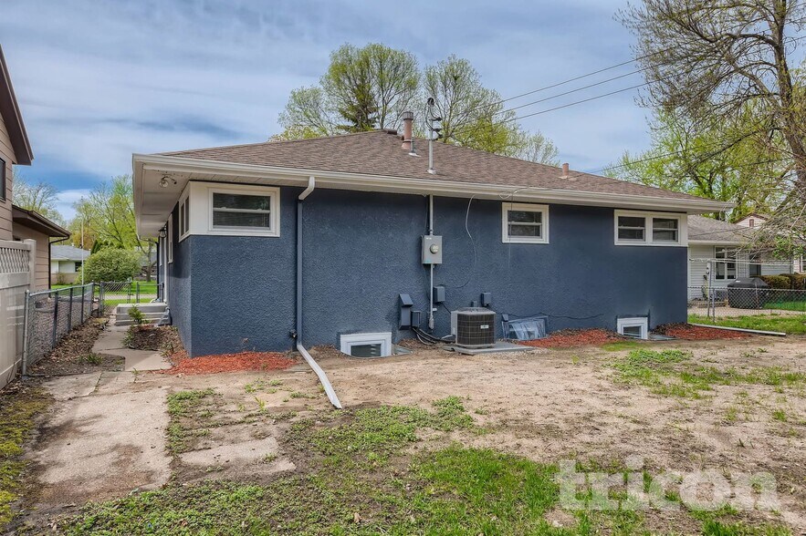 Building Photo - 7317 Clinton Ave