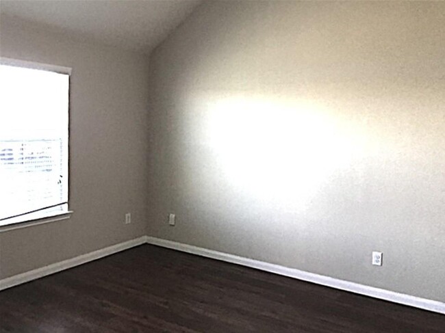 Building Photo - 4 Mira Loma Dr
