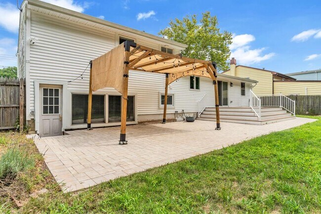 Building Photo - 61 Cornell Dr