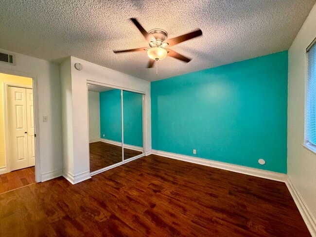 Building Photo - 50% Off First Months Rent | Private Deck & Prime Location | 2BR Sacramento Condo