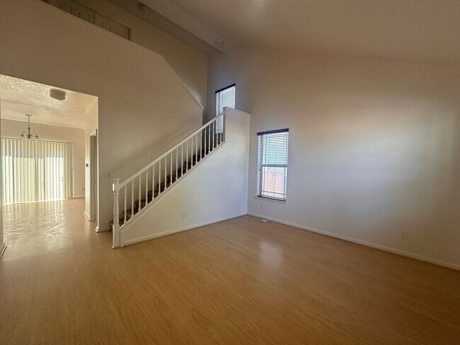 Building Photo - West Eugene 4 Bedroom Treasure