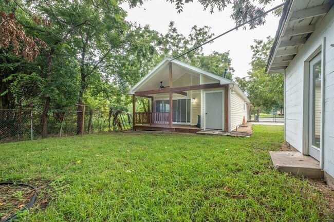 Building Photo - 7511 Carver Ave