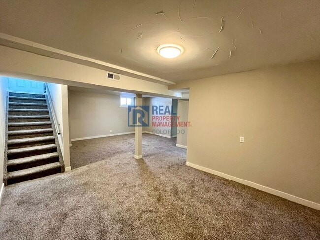 Building Photo - 324 Davie Dr