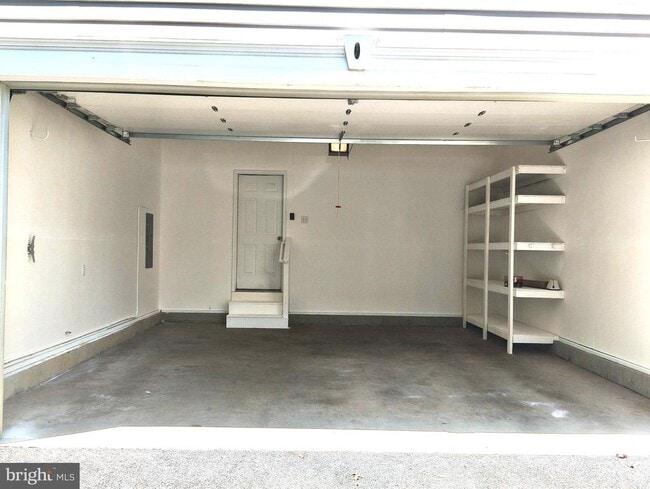 Building Photo - 2913 Lakeview Pkwy