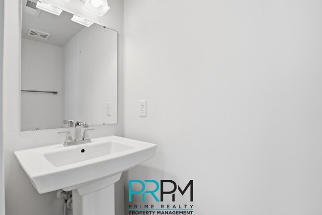 Building Photo - 49 Itasca Dr