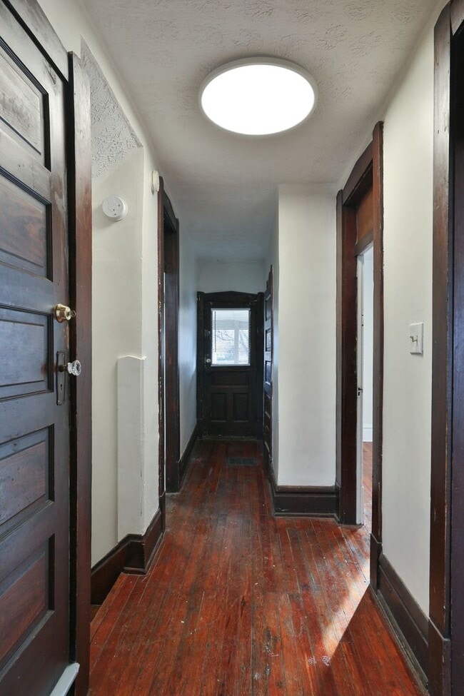Building Photo - 229 E 11th Ave