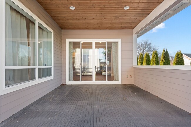 Building Photo - Amazing 4 beds/ 2.5 baths house in North Benson Hill/Renton.