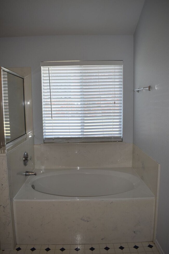 Building Photo - TWO LIVING ROOMS AND TWO DINING ROOMS! Sol...