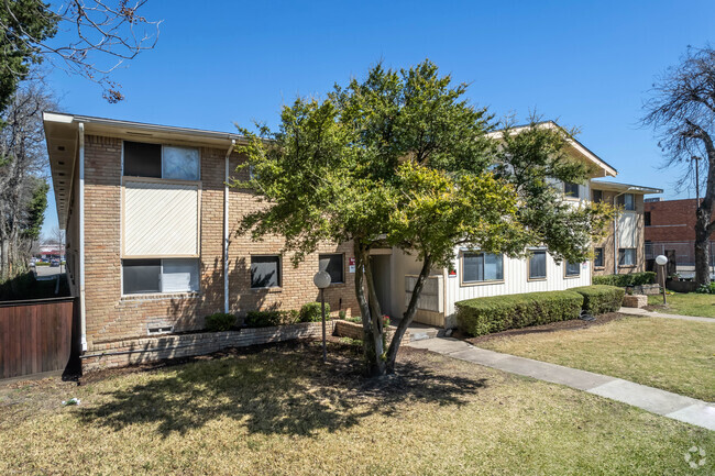 Building Photo - Parkwood Apartments