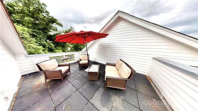 Building Photo - 2062 Atherton Heights Ln