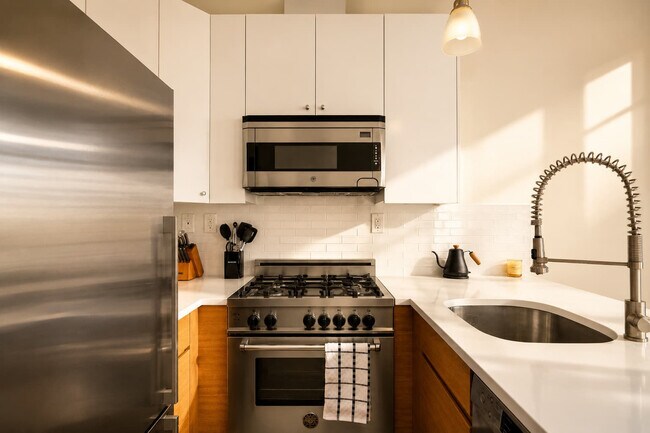 Building Photo - 140 Broadway-SI ID1298277P