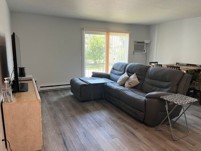 Building Photo - Charming Heights Condo- Half off first months rent!