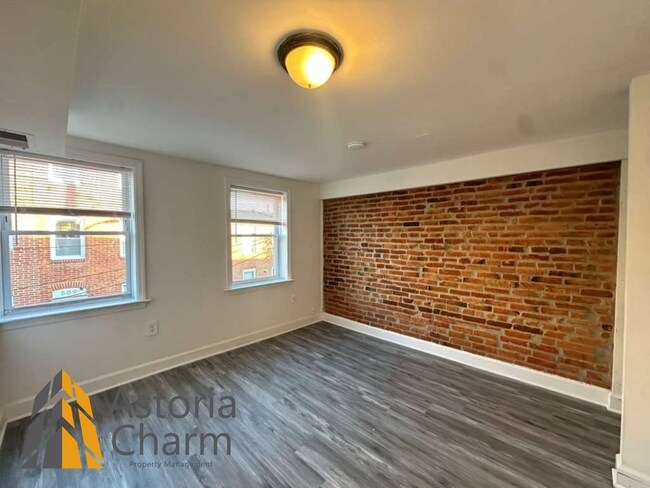 Building Photo - 3 Bedrooms Fenced Yard in a Desirable Neighborhood