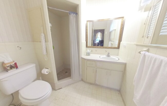 Building Photo - THREE BEDROOM, 2 BATHROOM HOME FOR LEASE I...