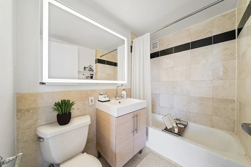 Building Photo - 2 S End Ave