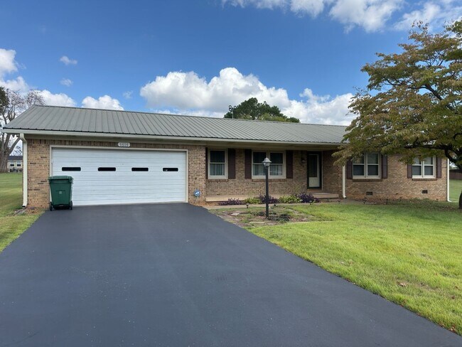 Primary Photo - Spacious three bedroom, two bathroom with ...