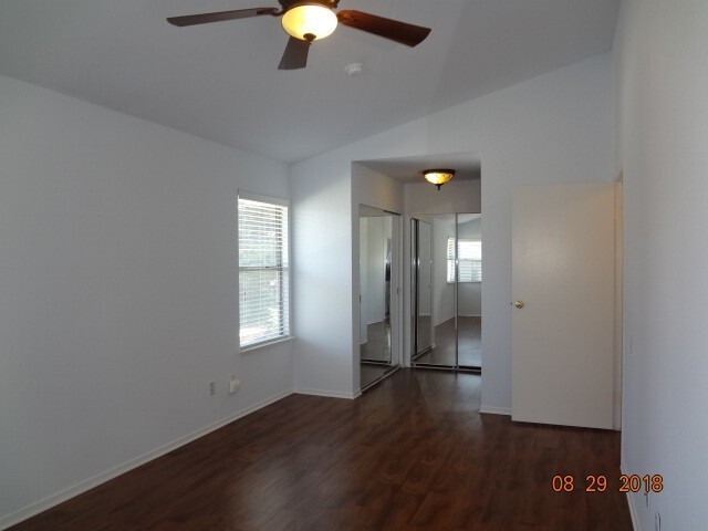 Building Photo - Beautiful 3 bedroom 2 1/2 bath Town-House Coming Soon!