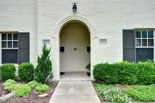 Building Photo - Monticello Townhome