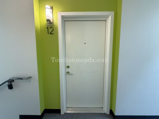 Building Photo - Modern 2 Bedroom, 1.5 Bathroom Apartment with Island Kitchen, Northeast Portland