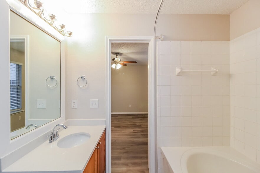 Building Photo - 1311 Dakota Trail