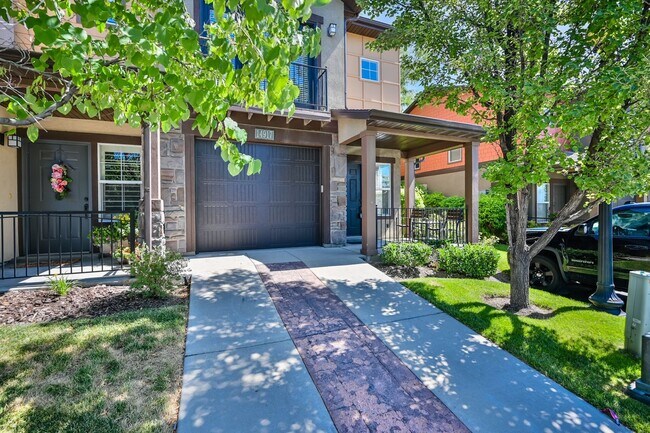 Building Photo - Stunning Row End Townhome In Excellent Loc...