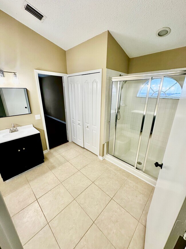Building Photo - 8907 Sheldon Chase Dr