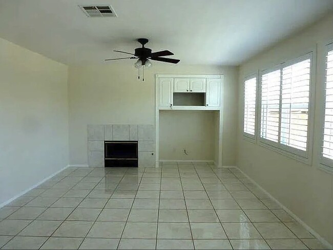 Building Photo - 27647 Rosemont Ct