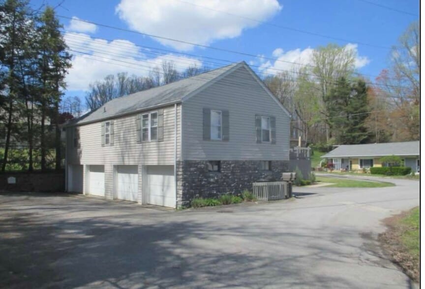 Building Photo - 1633 Otlahurst Dr