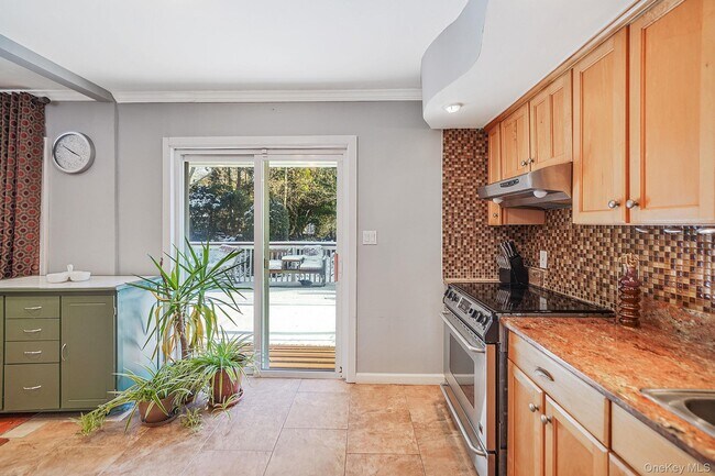 Building Photo - 6 Fairfields Ln