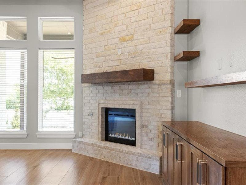 Building Photo - 8101 Oak Hollow Dr