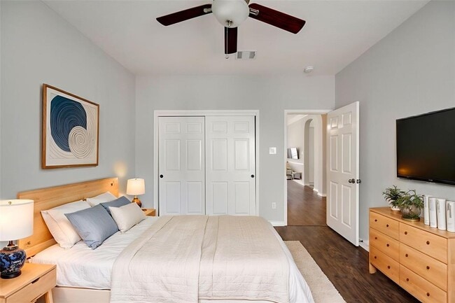 Building Photo - 2916 Alsatia Dr