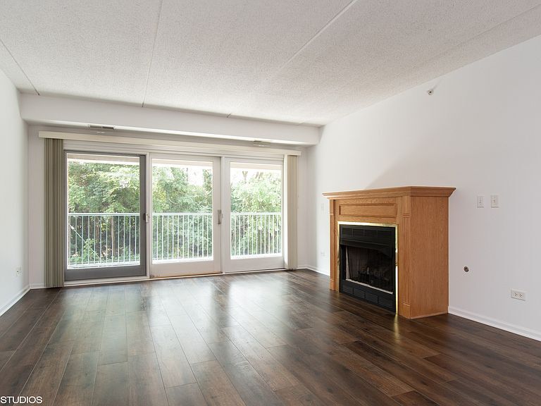 Living room - 1111 Burlington Ave