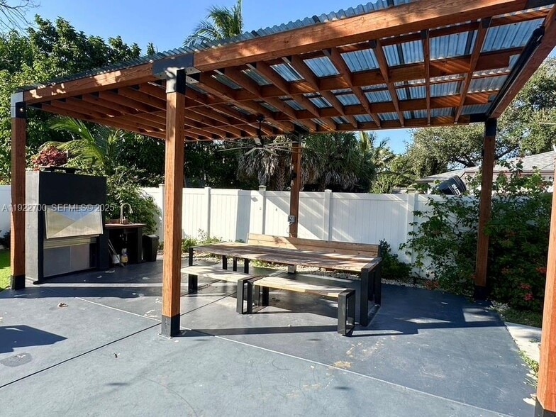 Building Photo - 4681 SW 26th Ter