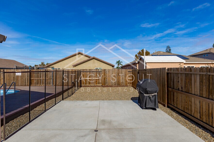 Building Photo - 1385 Deerwood St