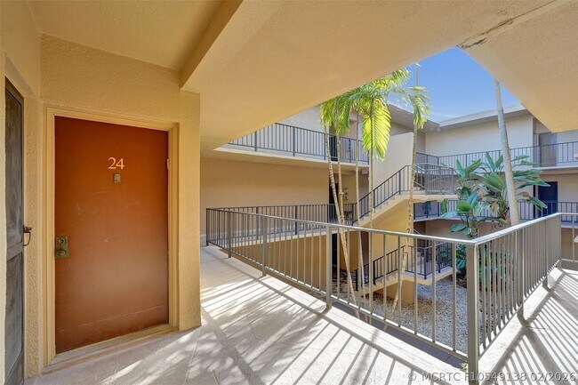 Building Photo - 4040 N Hills Dr