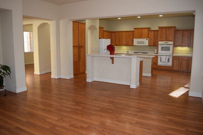 Building Photo - 2768 Westview Dr