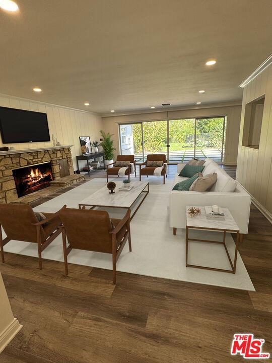 Building Photo - 813 Cinthia St