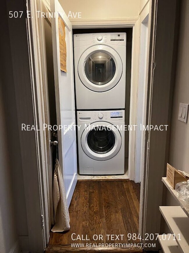 Building Photo - MOVE IN SPECIAL:  $200 OFF RENT Renovated,...