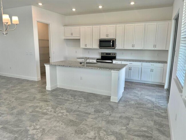 Building Photo - 3082 Voyager Ave